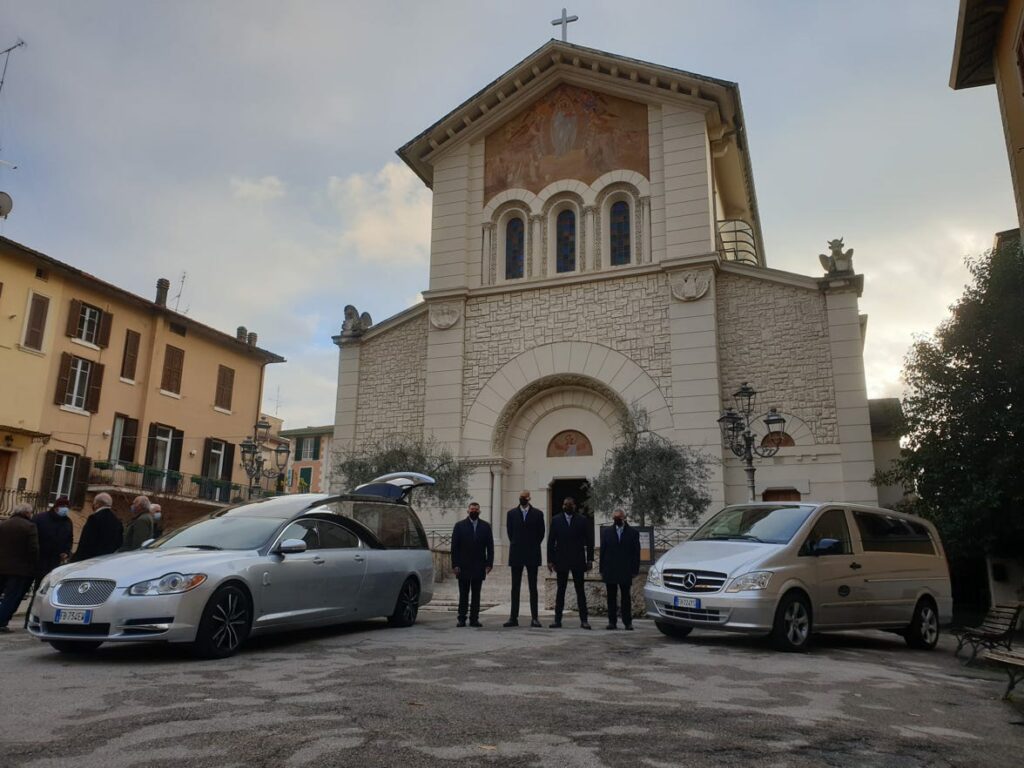 le-nostre-vetture-macchina-macchine-per-funerali-trasporto-salma-salme-defunto-defunti-auto-funerali-funerale-esequie-ultimo-saluto-gestine-organizzazione-lutto-lutti-funerali-funerale-fiuggi-fr-fonte-terme-frosinone-acuto